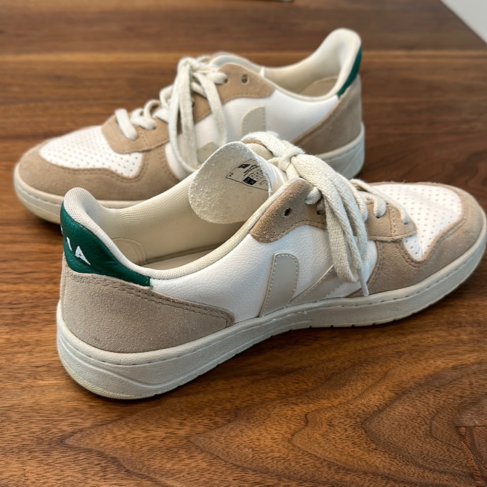Veja V-10 sneakers